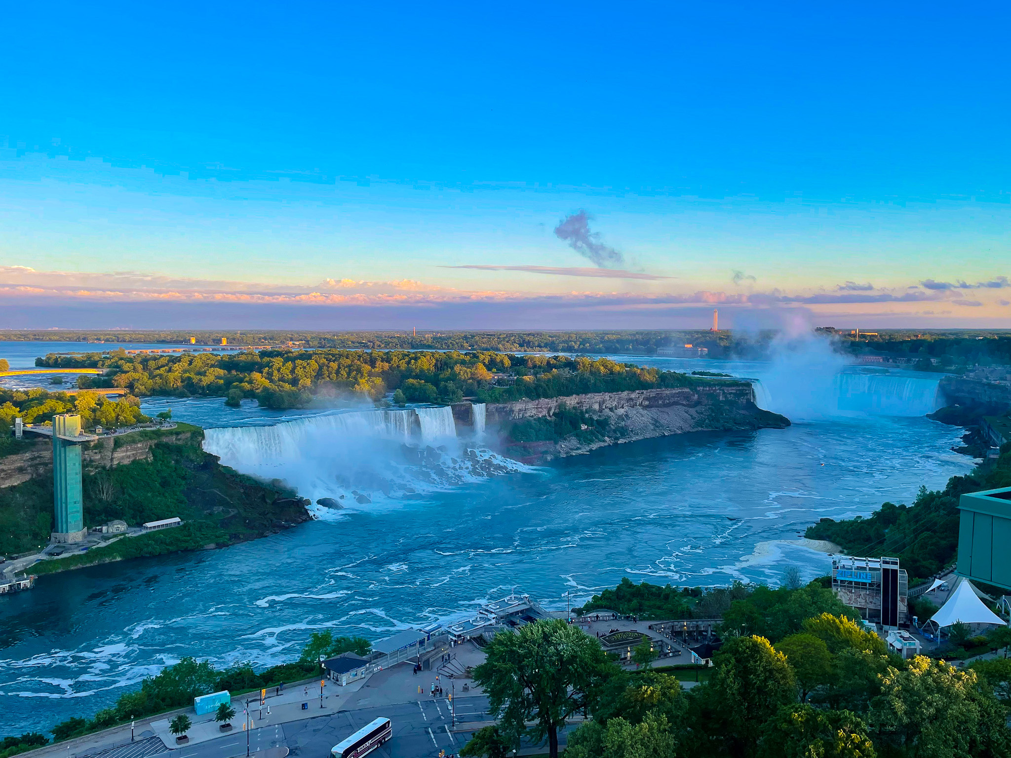 A wide shot of Niagra Falls