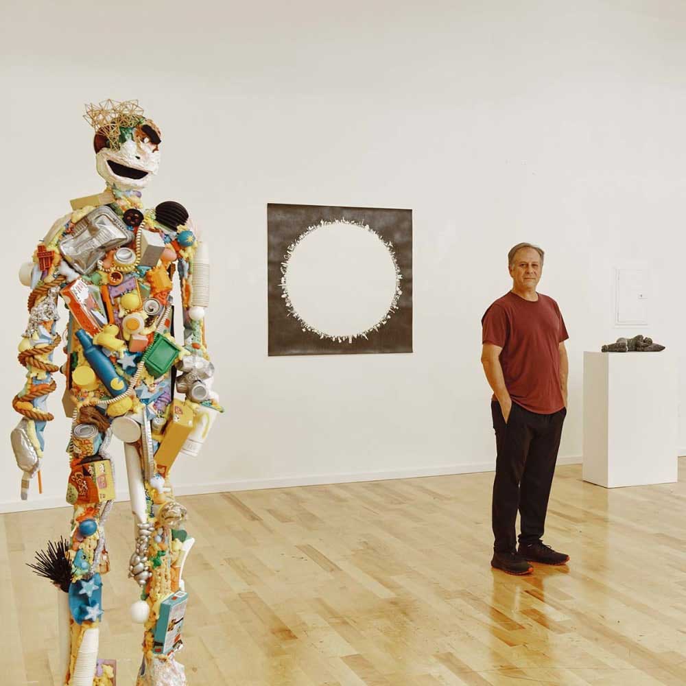 tom friedman staning next to his sculpture